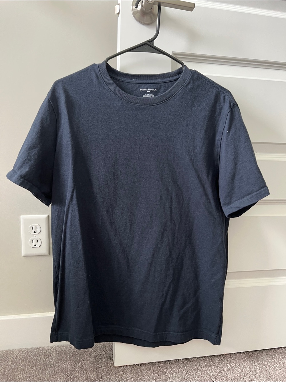Banana Republic Men's Dark Navy Crew Neck Tee
